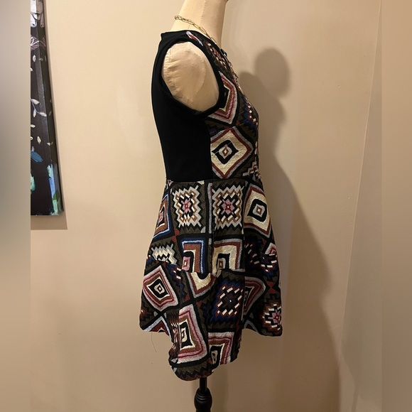 Carpetbag Fit&Flare Geometric Patterned Sleeveless, Crew Neck Lined Dress, Med - Picture 4 of 11